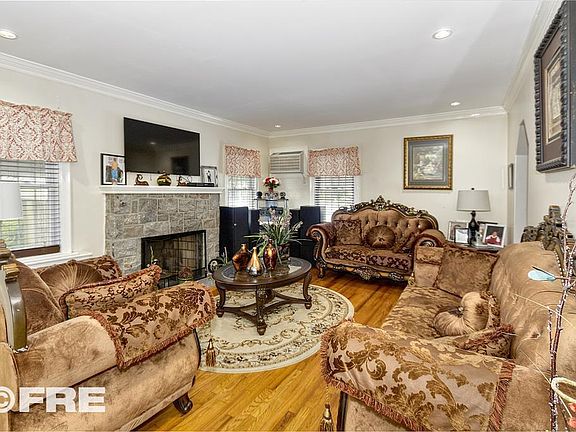 3rd image of 11750 228th St