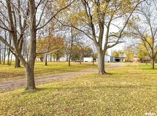 16881 Crum Rd, Virginia, IL 62691