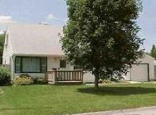 2415 Royal Dr, Cedar Falls, IA 50613