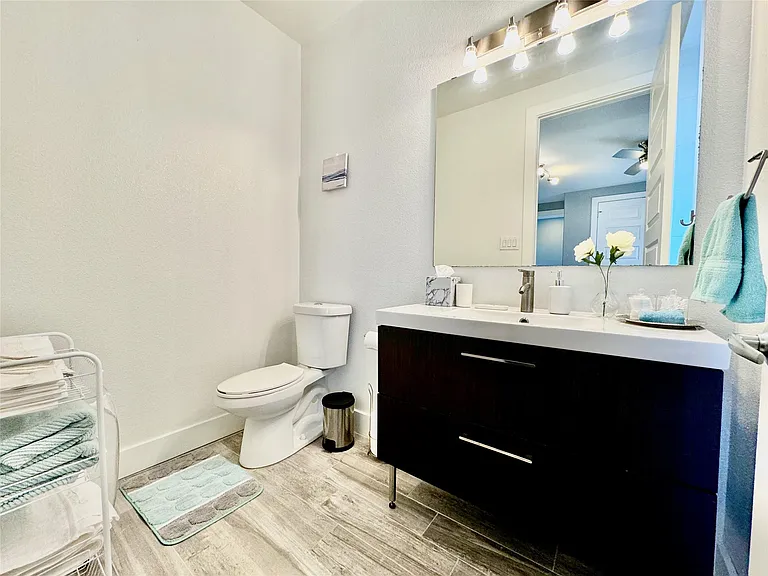 1914 Blodgett St #C — Photo 27