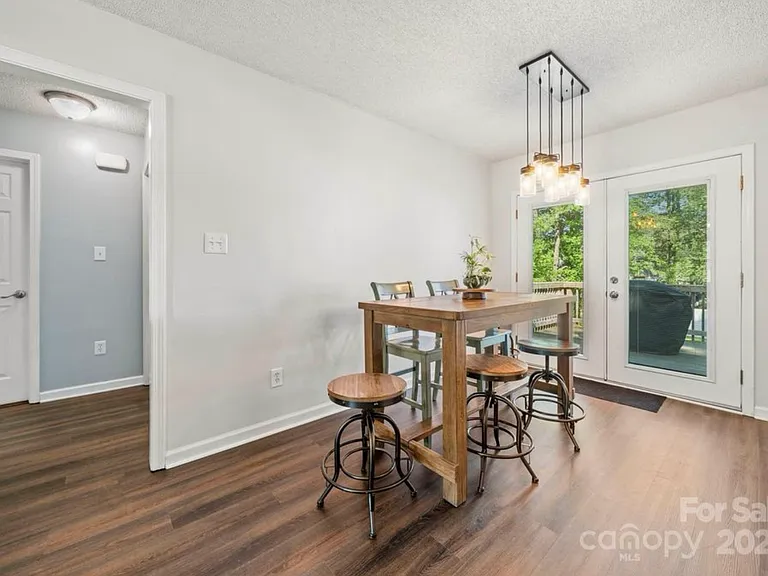 1428 Midlake Ave — Photo 11