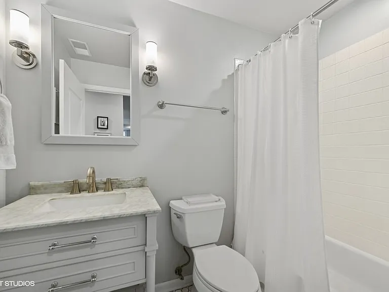 33 W Huron St #510 — Photo 17