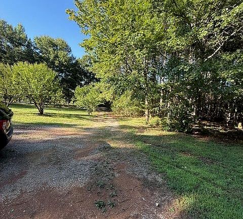 2nd image of 476 Berry Rd