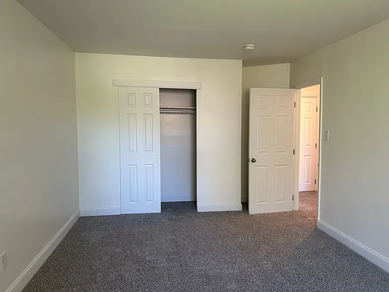 Parkside Manor Apartments — Photo 29