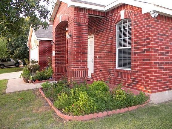 3rd image of 708 Charlotte Dr