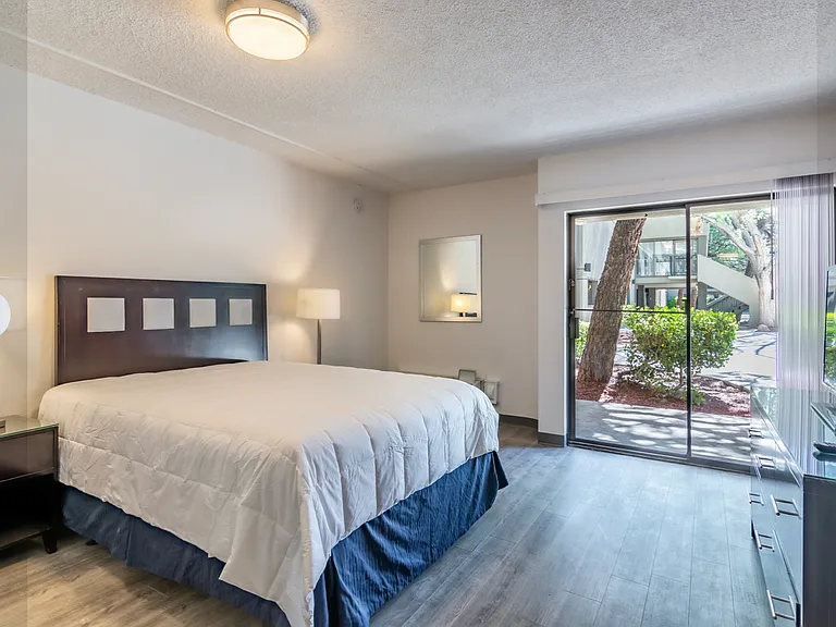 Live at the BLVD 2500 New, beautiful and best location! — Photo 39