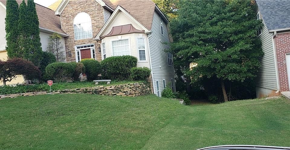 2nd image of 6031 Connaught Dr SE