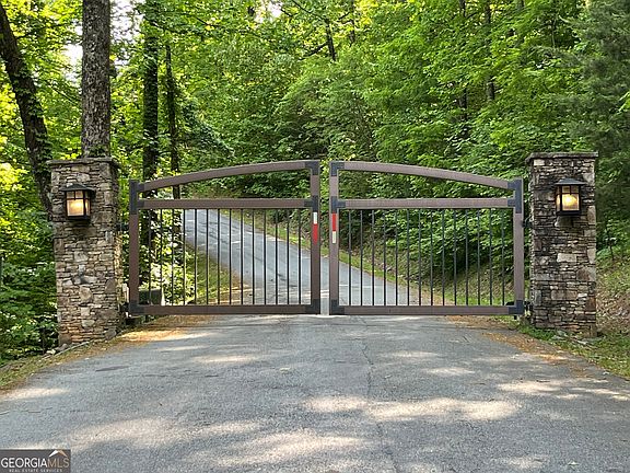 3rd image of 673 Autumn Ridge Dr