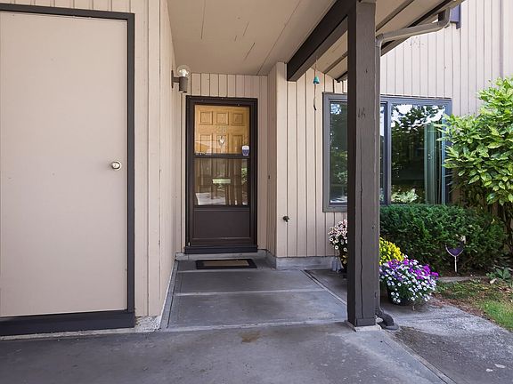 4th image of 3015 Trethewey St #28