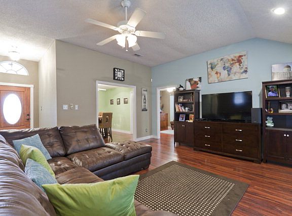 4th image of 308 Ebony Ln