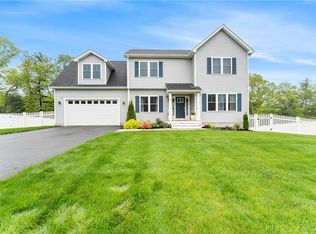 13 Minglewood Dr, Coventry, RI 02816