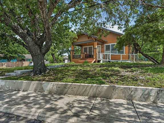 2nd image of 801 Aransas