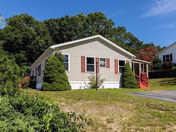 3rd image of 6 Headlands Dr