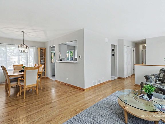 3rd image of 302 Appleton Dr