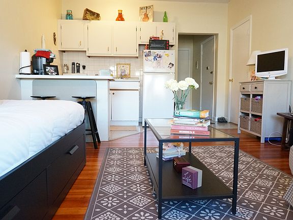 5th image of 1132 Commonwealth Ave APT 5