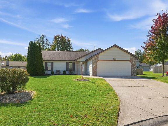 2nd image of 833 Laurel Hill Pl