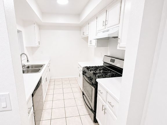 2nd image of 15020 Burbank Blvd #102