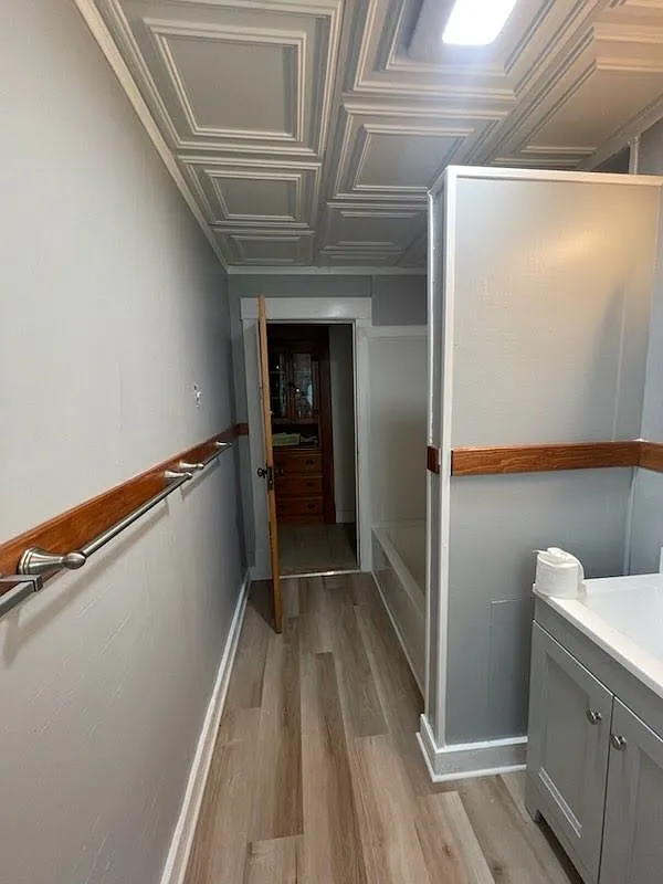 4 bed, 1.0 bath, 2400 sqft, $674 — Photo 1