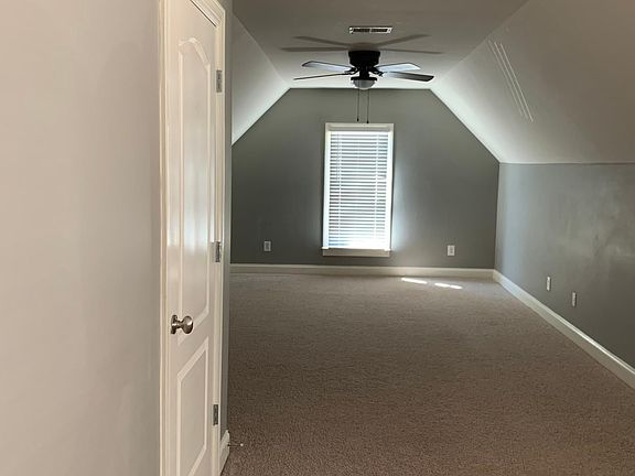 4th image of 20 Creekview Dr SE