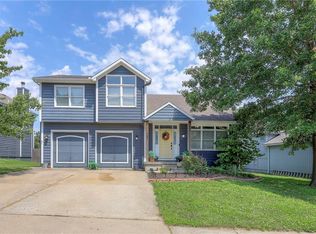 137 N Highland Dr, Raymore, MO 64083