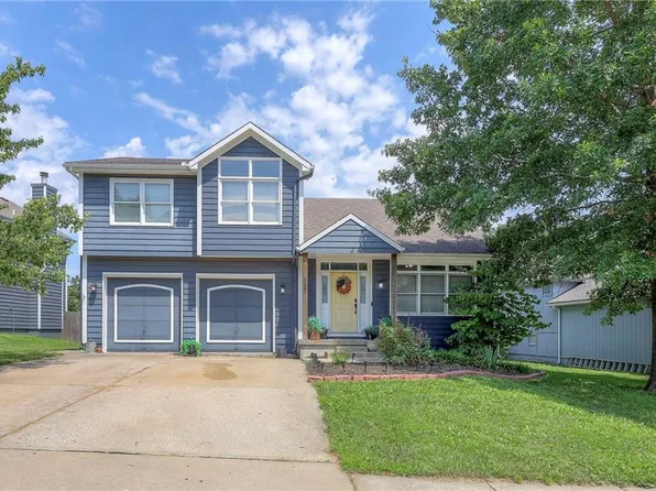 137 N Highland Dr, Raymore, MO 64083