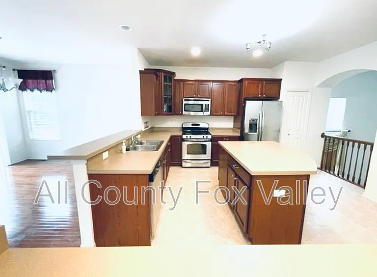 459 Grosvenor Ln — Photo 7
