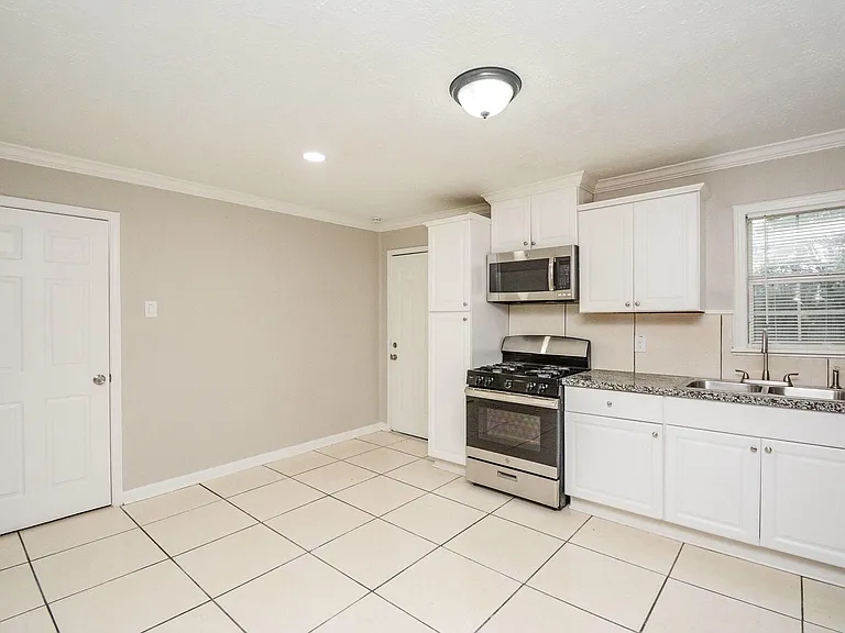 2109 Pomona Dr — Photo 7