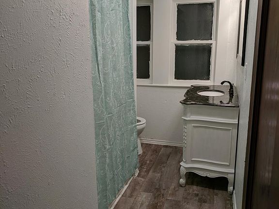 4th image of 808 Parker St