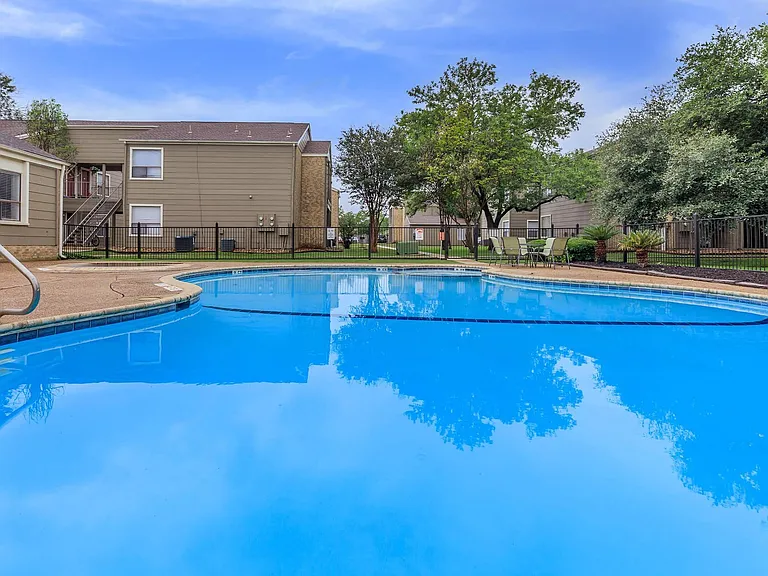 Summers Bend Apartments — Photo 27