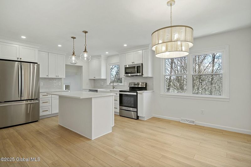5th image of 71 Fairlawn Drive