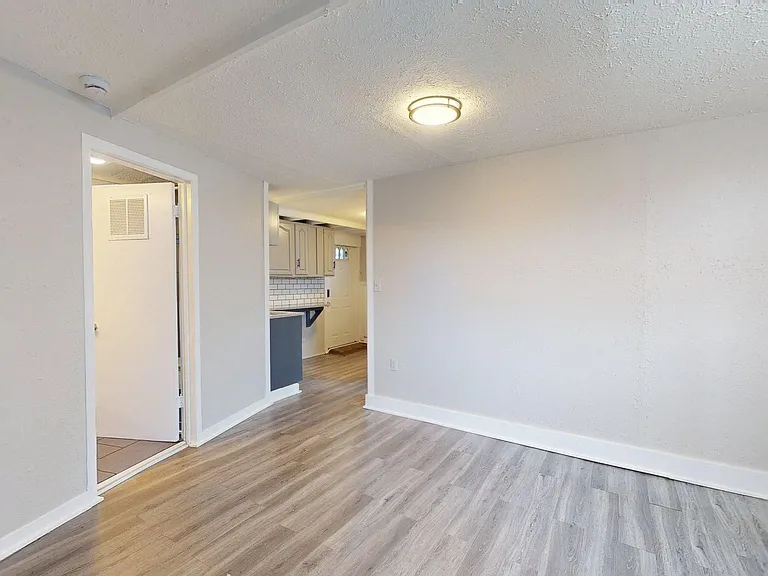 2550 Elyria Ave — Photo 5