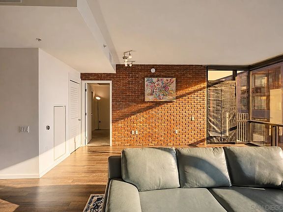 4th image of 350 11th Ave Unit 630