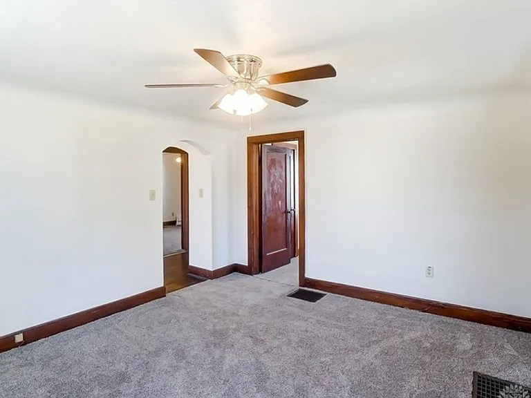 1929 Fulton Ave — Photo 2