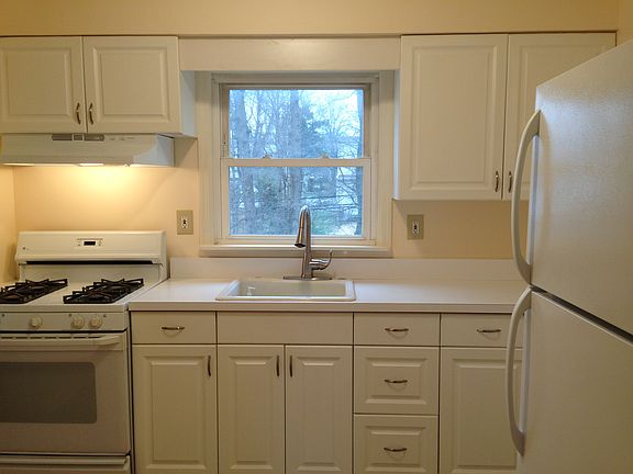 2nd image of 1377 Circle Dr E