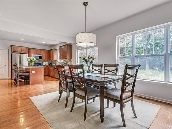 5th image of 8 Knoll Crest Ct #26