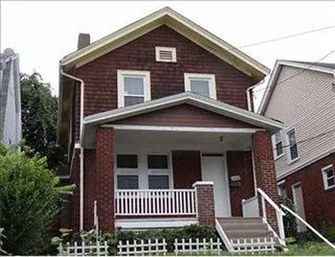 936 Woodbourne Ave