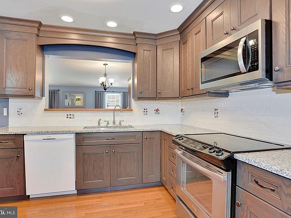 4th image of 20417 Charter Oak Dr