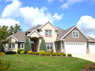 372 Clermont Ct, De Pere, WI 54115