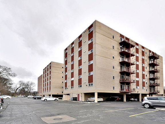 4th image of 1029 Des Plaines Ave #D306