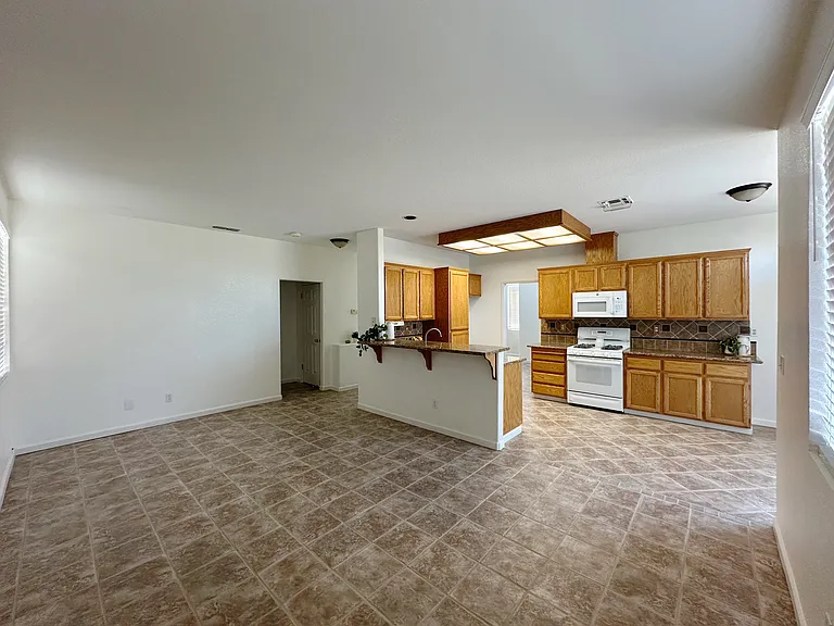 152 Oxburough Dr — Photo 9