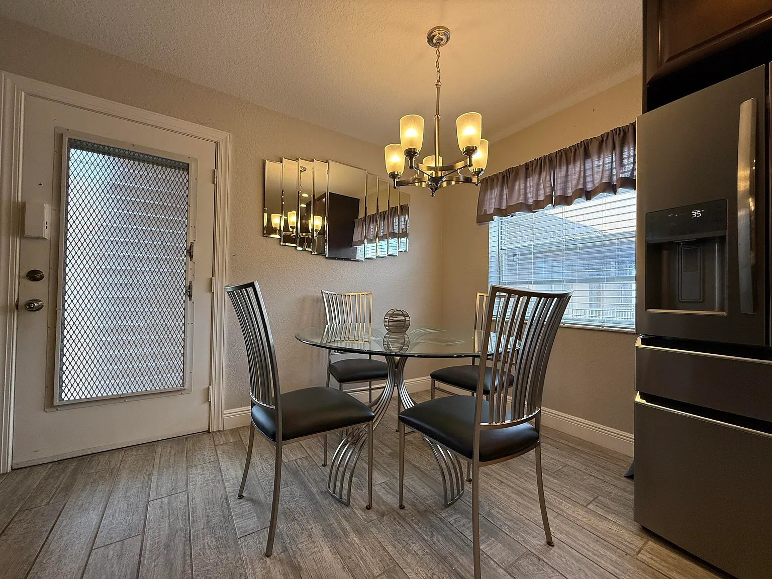 2 bed, 2.0 bath, 880 sqft, $1,850 — Photo 2