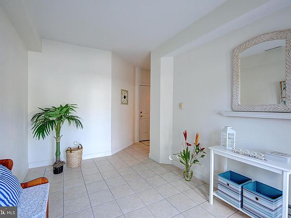5th image of 408 Canal Way E