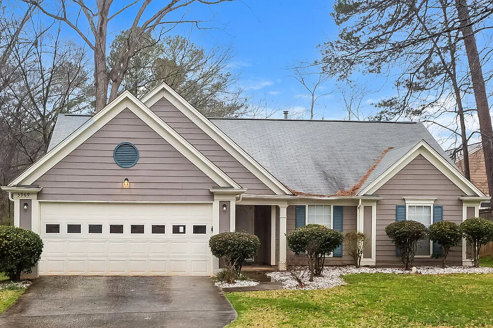 3 bed, 2.5 bath, 1739 sqft, $2,015 — Photo 1