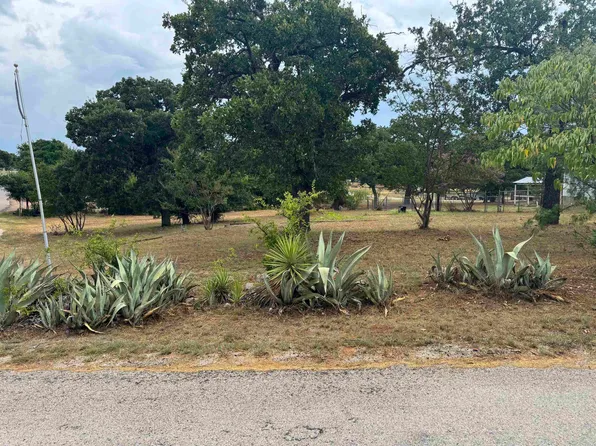 105 Wade Street, Tow, TX 78672