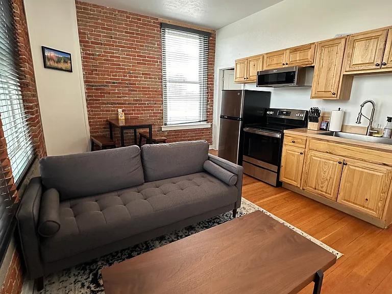 108 E Lewis St #14 — Photo 3