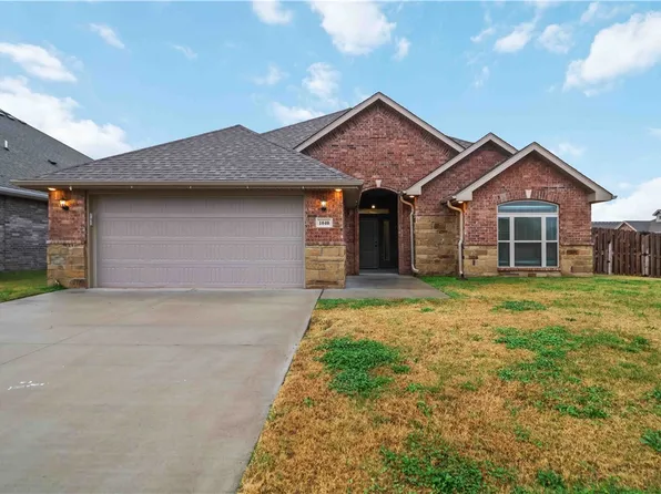 1040 Sundance Ln, Bentonville, AR 72712