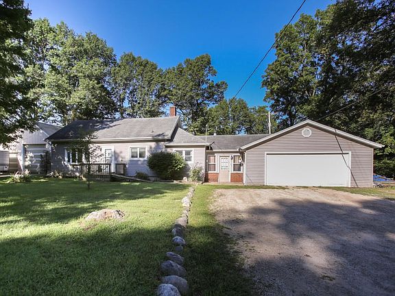 22957 pine lake road-102