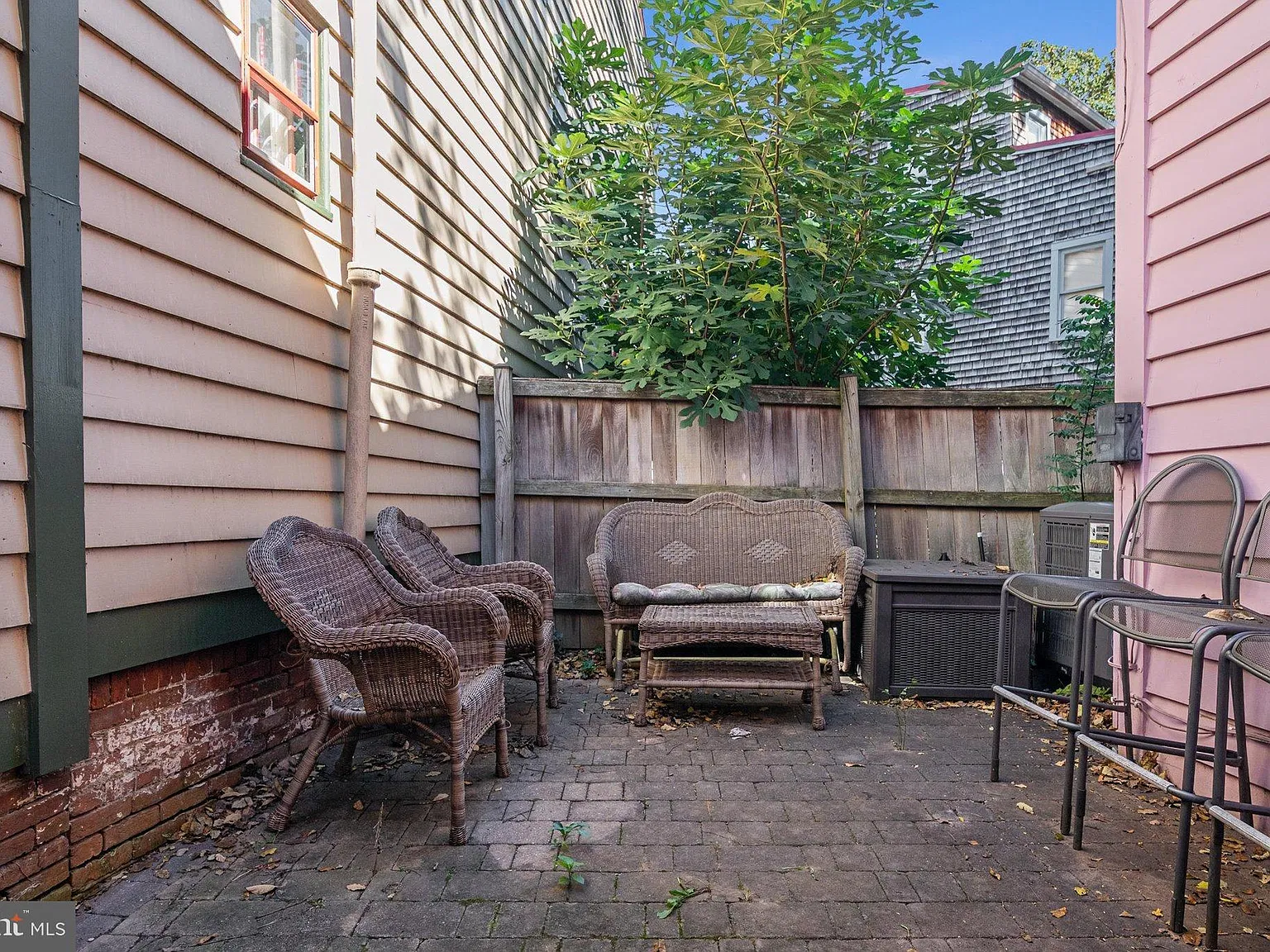 2 bed, 1.5 bath, 2640 sqft, $2,950 — Photo 4