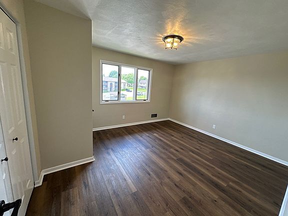 5th image of 491 Lovers Ln #22