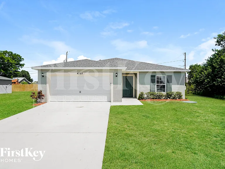 4285 SW Walker St — Photo 1